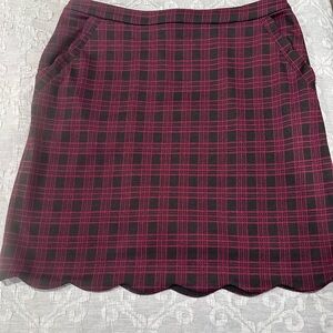 Skies are Blue Plaid Red and Black Women's Skirt with Scalloped Hem Size Large